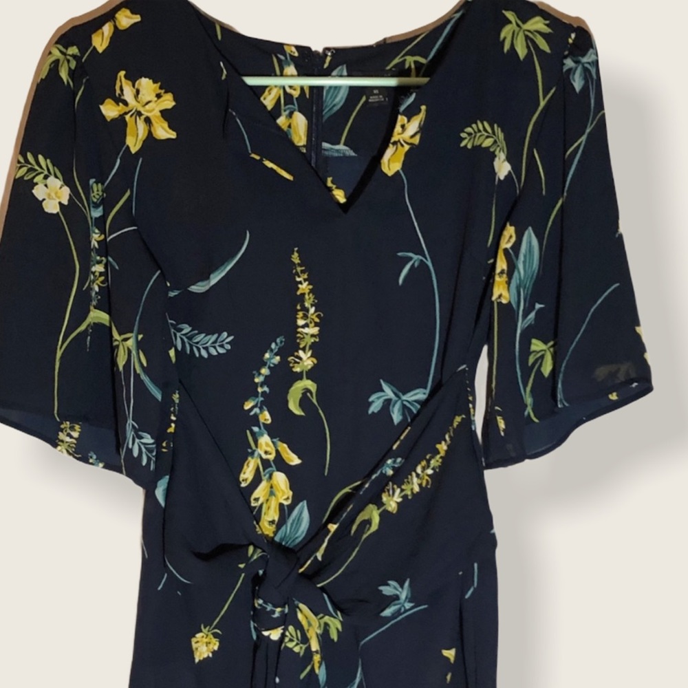 Ann Taylor Navy Dress Shirt. XS female.